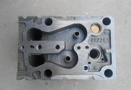 重汽發(fā)動機(jī)汽缸蓋