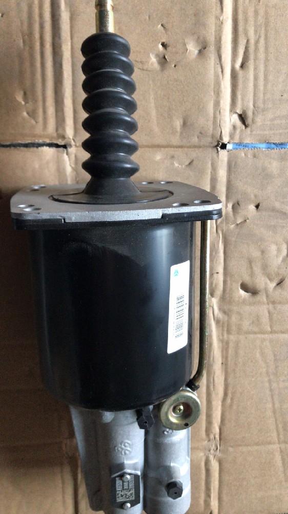 重汽離合器助力器WG9725230041